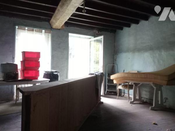 10 min. VILLAINES-LA-JUHEL (53), ensemble immobilier composé :
a)	d'une maison d'habitation co...