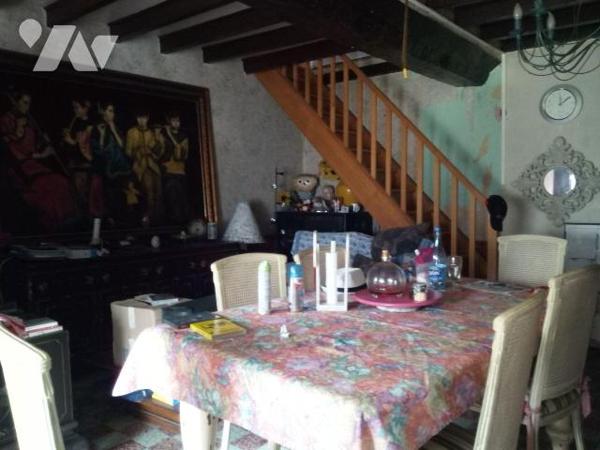 10 min. VILLAINES-LA-JUHEL (53), ensemble immobilier composé :
a)	d'une maison d'habitation co...