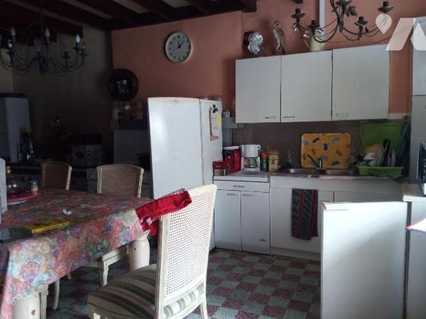 10 min. VILLAINES-LA-JUHEL (53), ensemble immobilier composé :
a)	d'une maison d'habitation co...