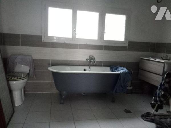 10 min. VILLAINES-LA-JUHEL (53), ensemble immobilier composé :
a)	d'une maison d'habitation co...