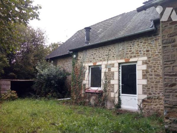 10 min. VILLAINES-LA-JUHEL (53), ensemble immobilier composé :
a)	d'une maison d'habitation co...