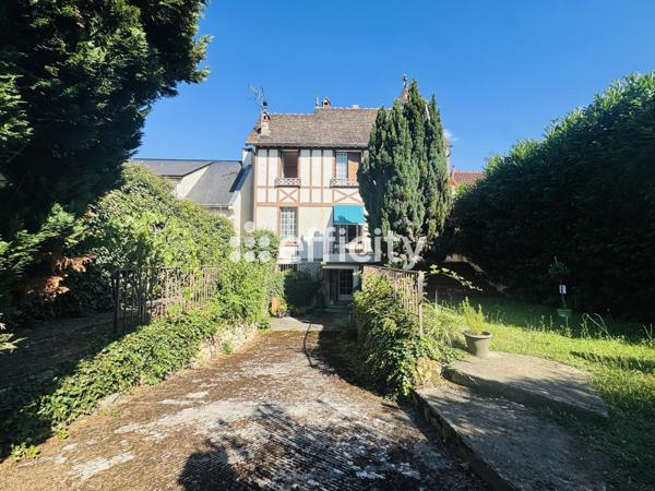 Maison
         8 pièces
        - 320 m² Bien prestige 525 000 € *