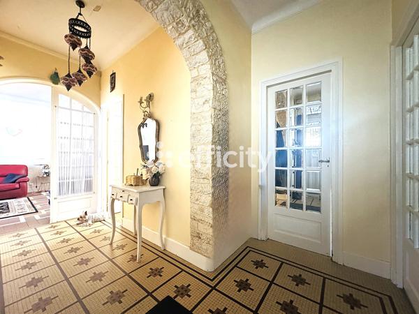 Maison
         8 pièces
        - 320 m² Bien prestige 525 000 € *