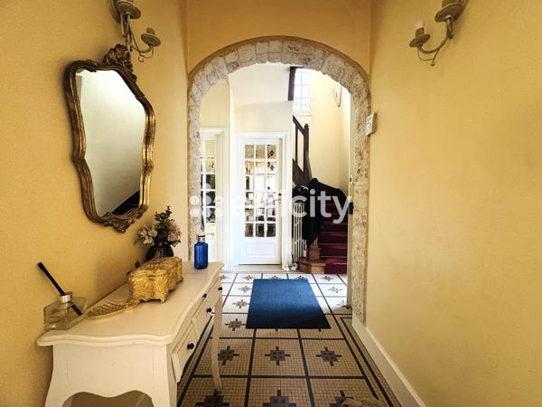 Maison
         8 pièces
        - 320 m² Bien prestige 525 000 € *