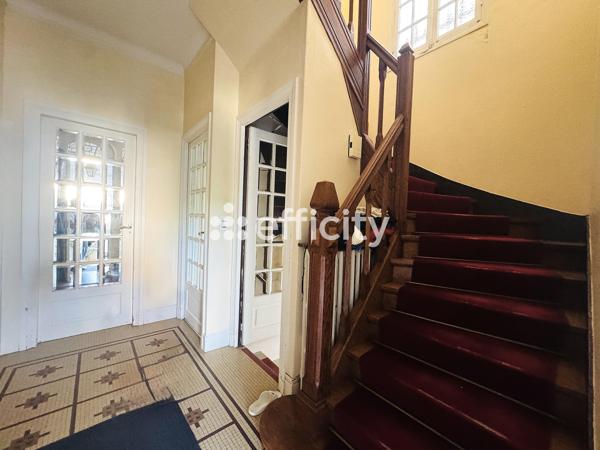 Maison
         8 pièces
        - 320 m² Bien prestige 525 000 € *