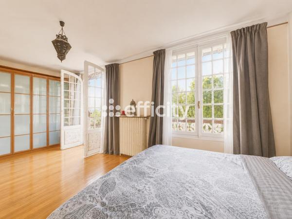 Maison
         8 pièces
        - 320 m² Bien prestige 525 000 € *