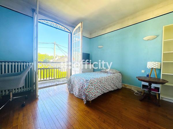 Maison
         8 pièces
        - 320 m² Bien prestige 525 000 € *