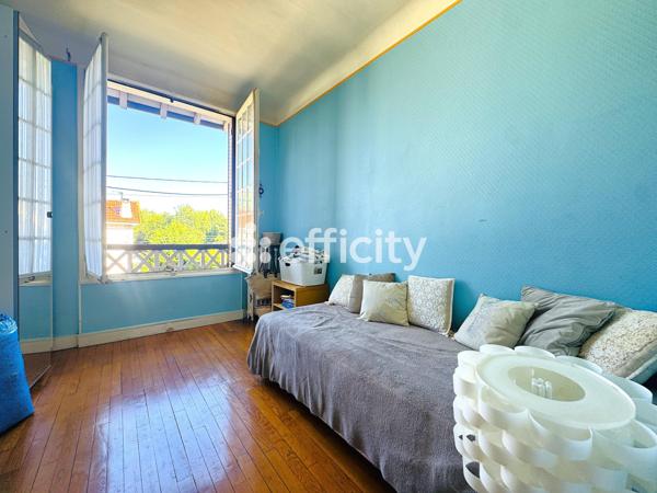 Maison
         8 pièces
        - 320 m² Bien prestige 525 000 € *