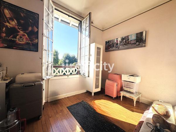 Maison
         8 pièces
        - 320 m² Bien prestige 525 000 € *