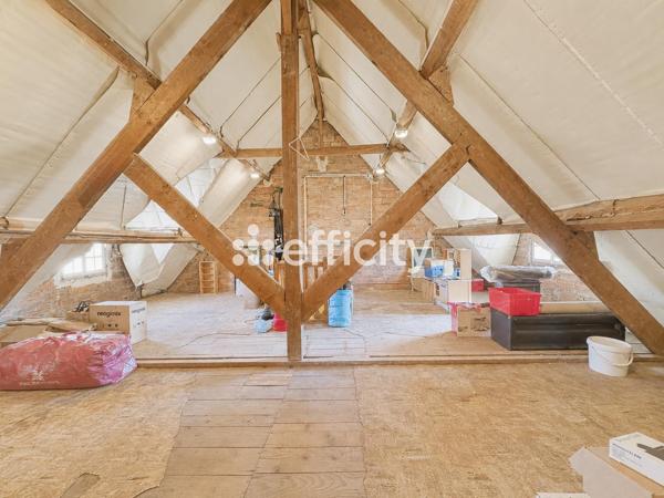 Maison
         8 pièces
        - 320 m² Bien prestige 525 000 € *