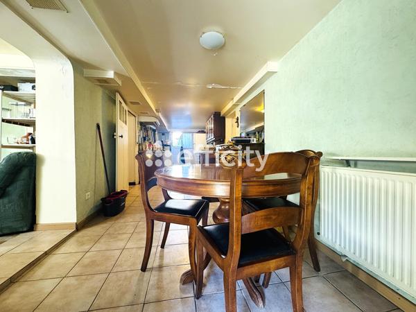 Maison
         8 pièces
        - 320 m² Bien prestige 525 000 € *