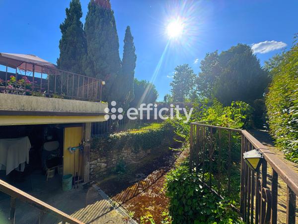 Maison
         8 pièces
        - 320 m² Bien prestige 525 000 € *