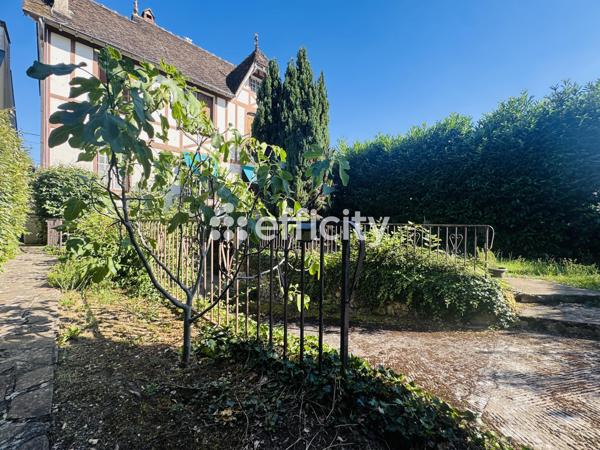 Maison
         8 pièces
        - 320 m² Bien prestige 525 000 € *