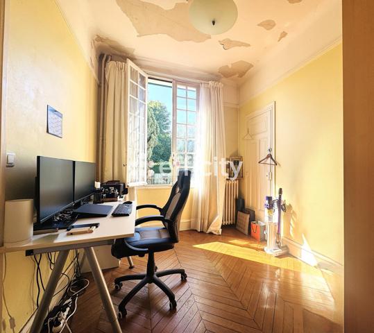Maison
         8 pièces
        - 320 m² Bien prestige 525 000 € *