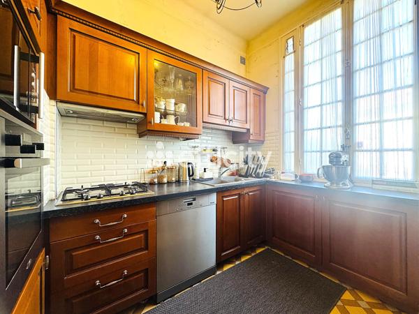Maison
         8 pièces
        - 320 m² Bien prestige 525 000 € *