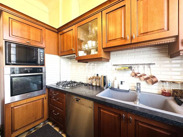 Maison
         8 pièces
        - 320 m² Bien prestige 525 000 € *