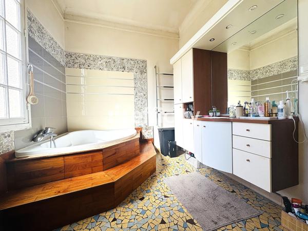 Maison
         8 pièces
        - 320 m² Bien prestige 525 000 € *