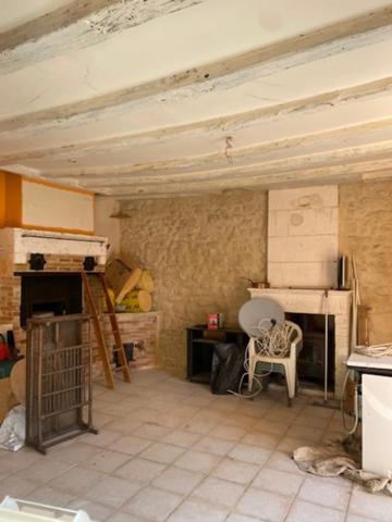 Dignac, Maison de bourg, en pierres, à rénover, avec de Beaux volumes