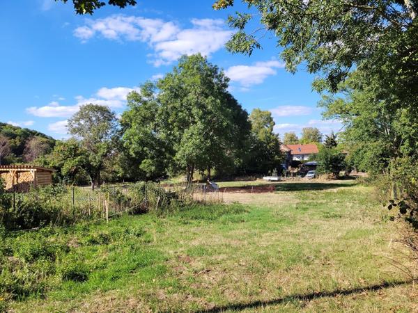 Terrain constructible de 1500 m2 ou plus..