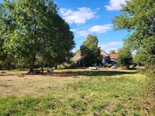 Terrain constructible de 1500 m2 ou plus..