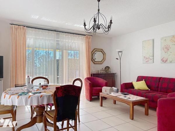 Appartement de trois pièces en rez de jardin avec cave et garage dans une résidence de standing