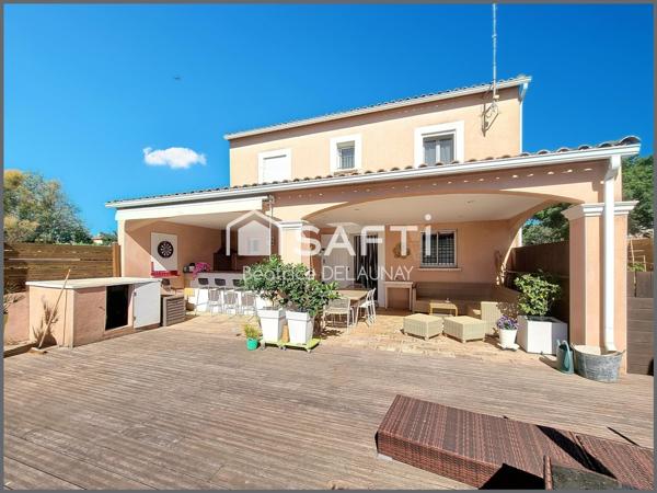 VILLA D'ENVIRON DE 140 m², PISCINE ET GARAGE