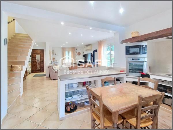 VILLA D'ENVIRON DE 140 m², PISCINE ET GARAGE