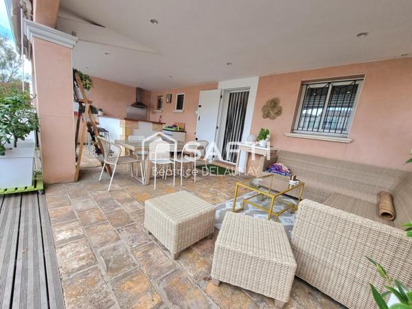 VILLA D'ENVIRON DE 140 m², PISCINE ET GARAGE