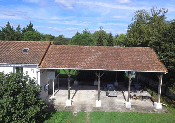 Grande maison récente de 320 m² sur un terrain de 2392 m2 avec partie constructible pour une seconde maison indépendante