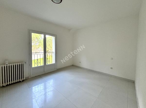 Grande maison récente de 320 m² sur un terrain de 2392 m2 avec partie constructible pour une seconde maison indépendante