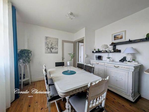 Maison lumineuse avec beau potentiel