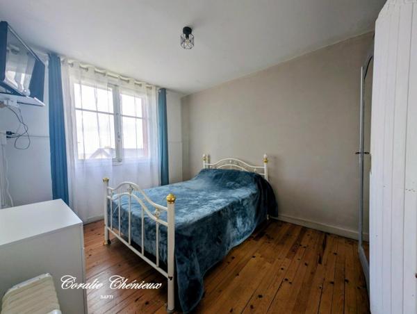 Maison lumineuse avec beau potentiel