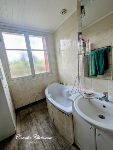 Maison lumineuse avec beau potentiel