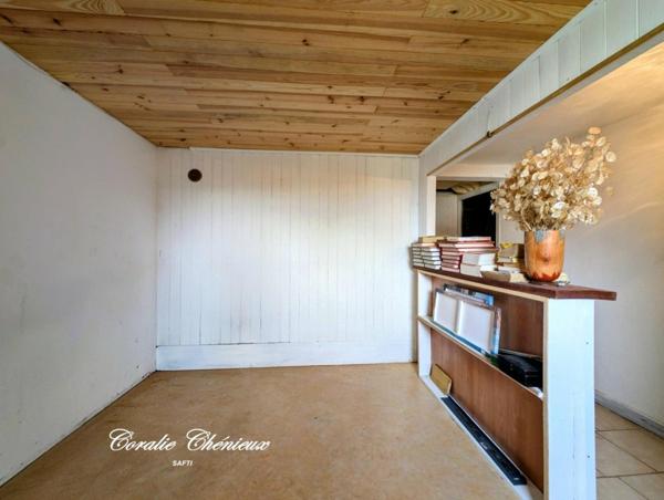 Maison lumineuse avec beau potentiel