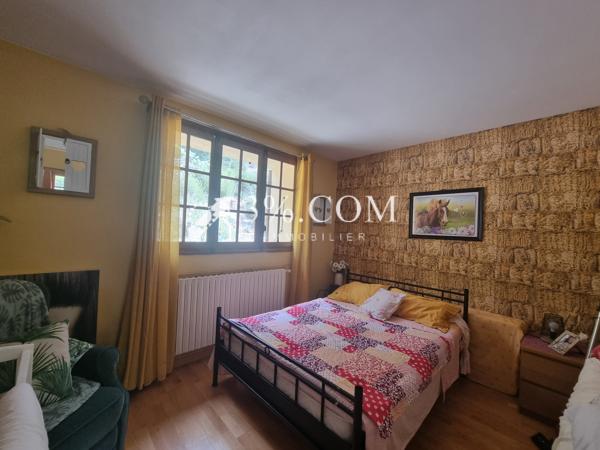 Mas
                                                                                                                                                                                                                                                                                                                        5 pièce(s)                                                                                                                                                                                                          4 chambre(s)                                                                                                                                                                                                          150  m²