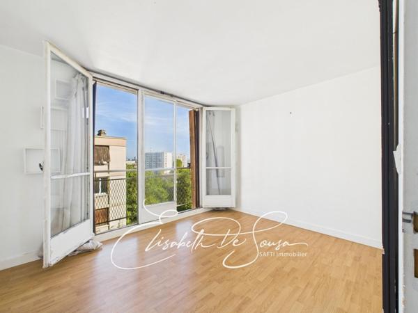 Appartement lumineux en dernier étage