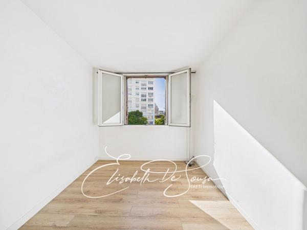 Appartement lumineux en dernier étage