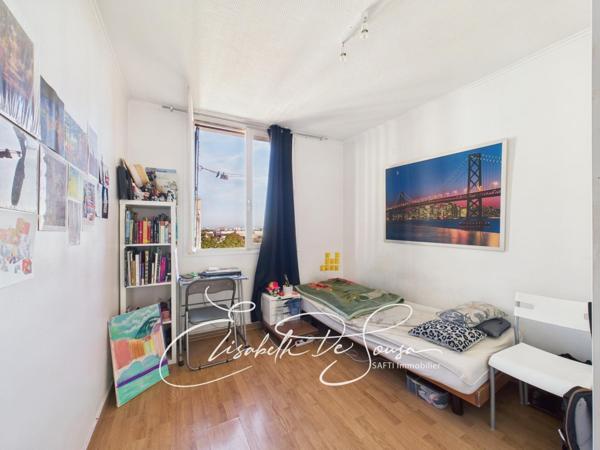 Appartement lumineux en dernier étage