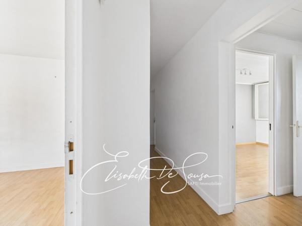 Appartement lumineux en dernier étage