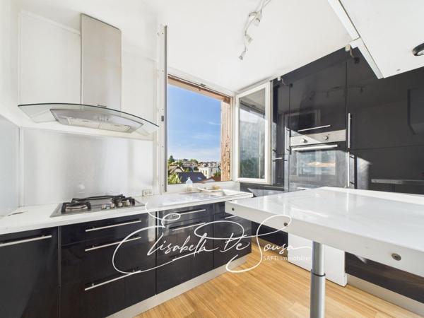 Appartement lumineux en dernier étage