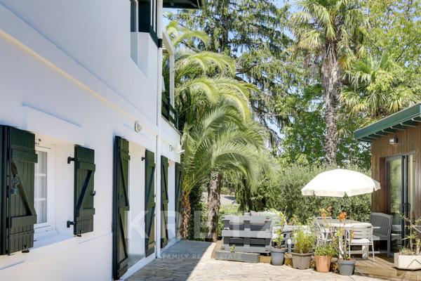 Rare – Villa Art Déco 1920 sur un Exceptionnel Terrain de 1 500 m² à Guéthary