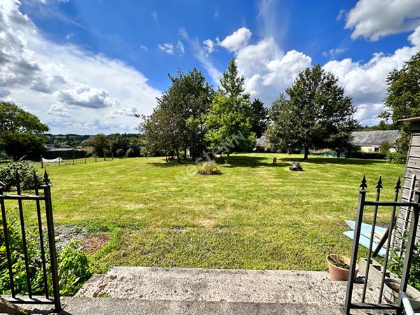 Charmante maison comprenant 3 chambres à vendre avec magnifique terrain arboré à Lavernat (72500)