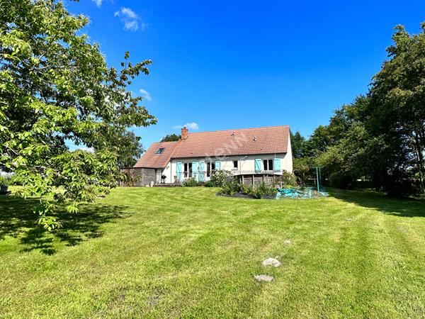 Charmante maison comprenant 3 chambres à vendre avec magnifique terrain arboré à Lavernat (72500)