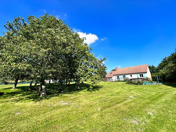 Charmante maison comprenant 3 chambres à vendre avec magnifique terrain arboré à Lavernat (72500)