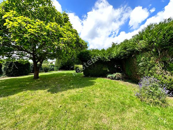 Charmante maison comprenant 3 chambres à vendre avec magnifique terrain arboré à Lavernat (72500)
