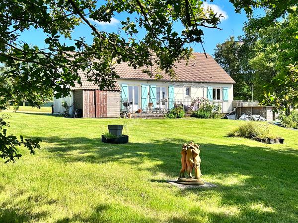 Charmante maison comprenant 3 chambres à vendre avec magnifique terrain arboré à Lavernat (72500)