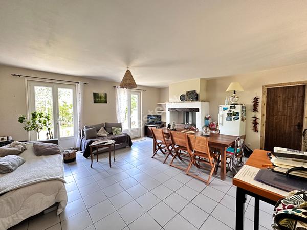 Charmante maison comprenant 3 chambres à vendre avec magnifique terrain arboré à Lavernat (72500)