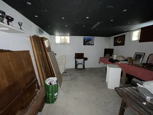 Bourgoin-Jallieu (38300) À vendre maison à rafraîchir , Bourgoin-Jallieu (secteur l'Oiselet) sur 773 m² de terrain en zone UC