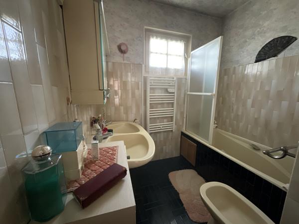 Bourgoin-Jallieu (38300) À vendre maison à rafraîchir , Bourgoin-Jallieu (secteur l'Oiselet) sur 773 m² de terrain en zone UC