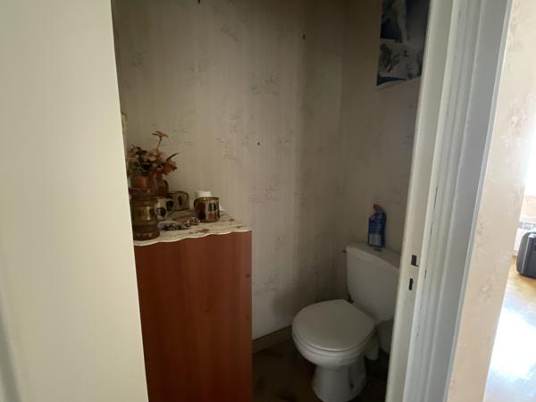 Bourgoin-Jallieu (38300) À vendre maison à rafraîchir , Bourgoin-Jallieu (secteur l'Oiselet) sur 773 m² de terrain en zone UC